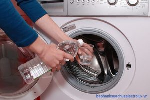 Bí quyết xử lý mùi hôi máy giặt